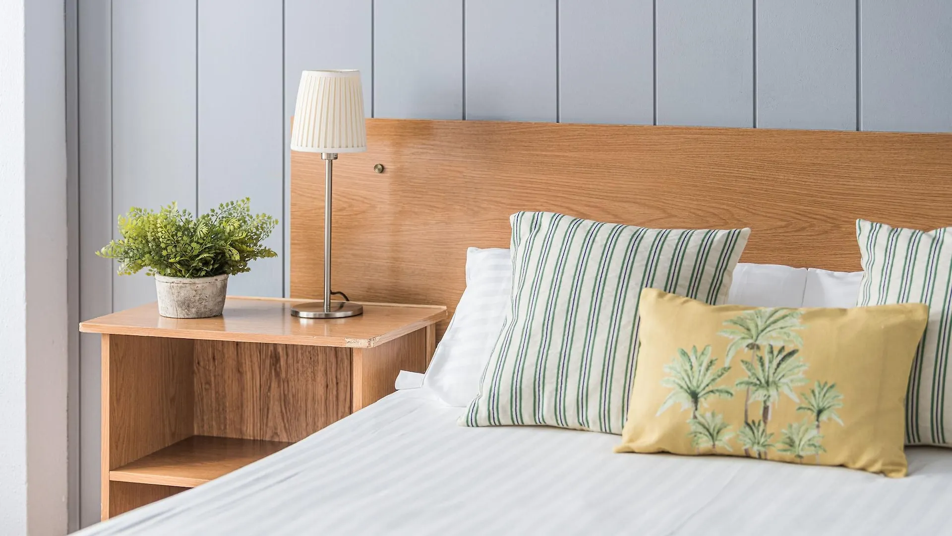 Bypillow Erba Girona Hotel