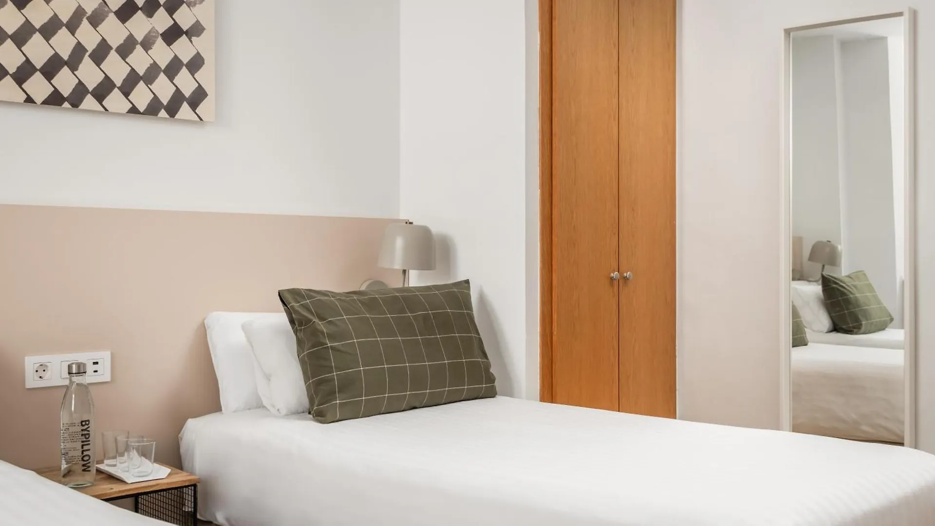 Hotel Bypillow Erba Girona