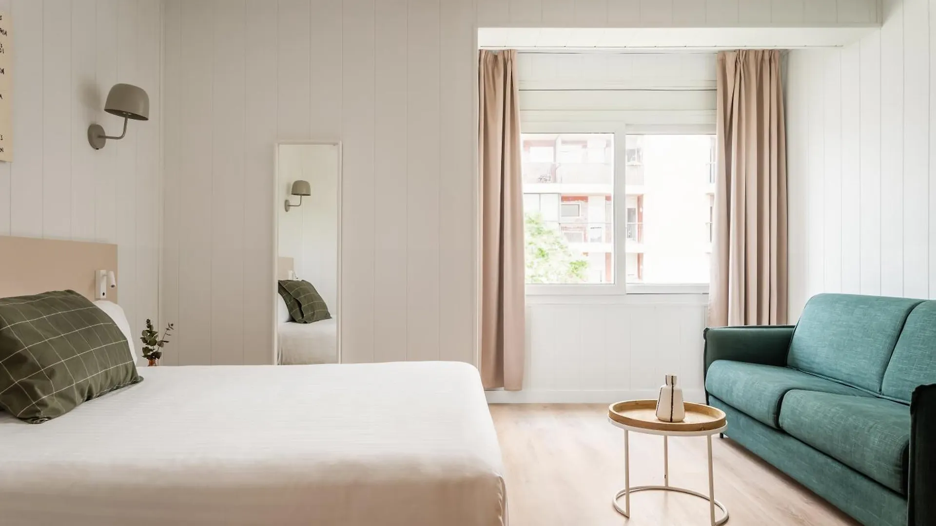 Bypillow Erba Girona 2*,