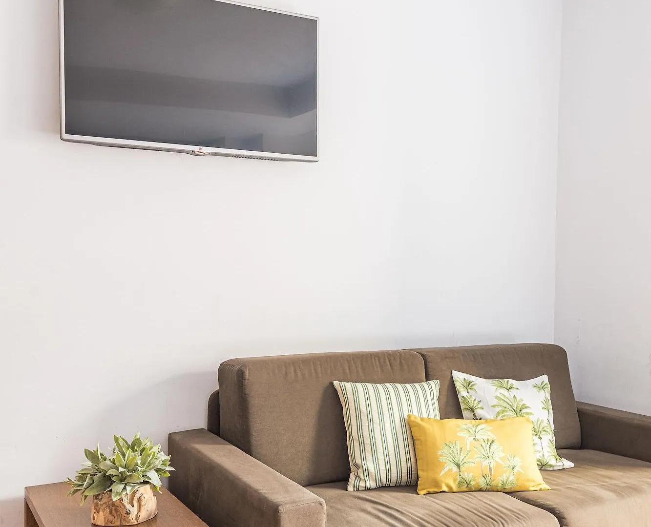 Bypillow Erba Girona Hotel