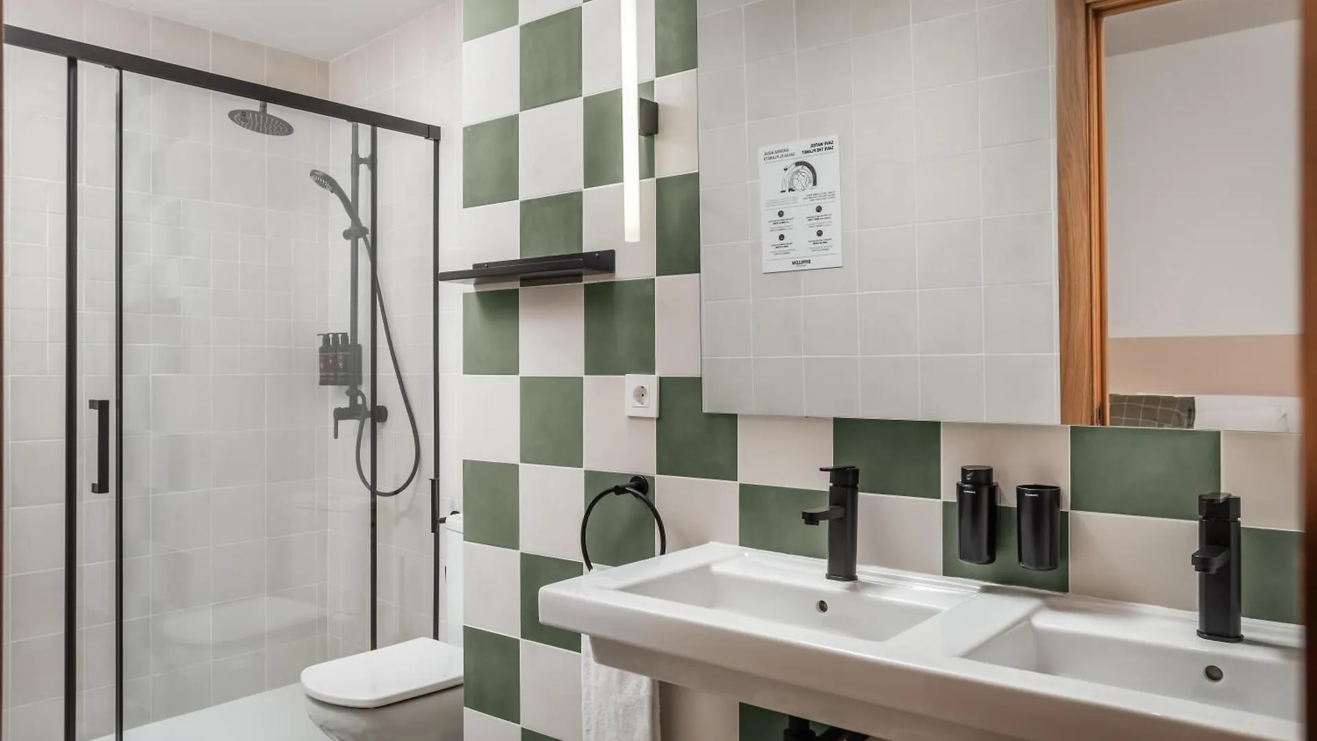** Hotel Bypillow Erba Girona Hiszpania
