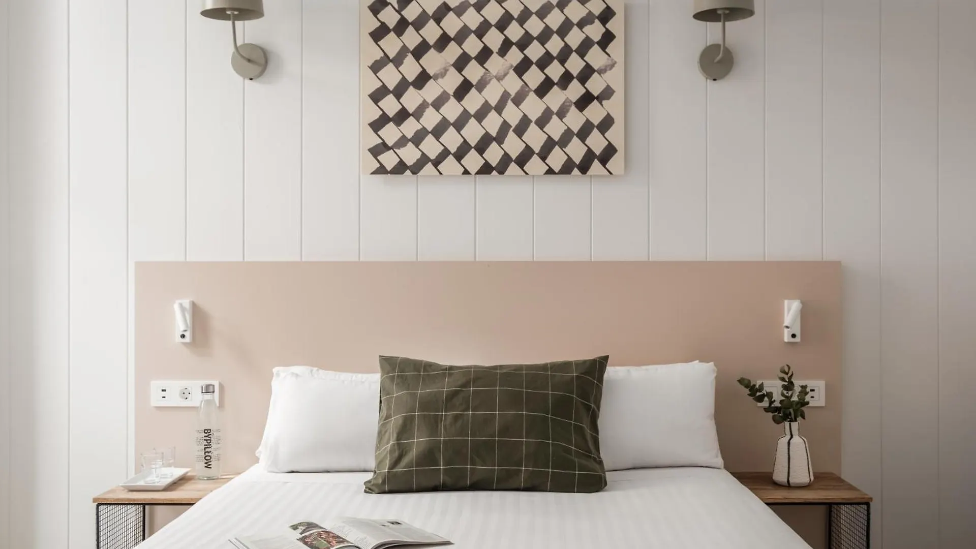 ** Hotel Bypillow Erba Girona Hiszpania