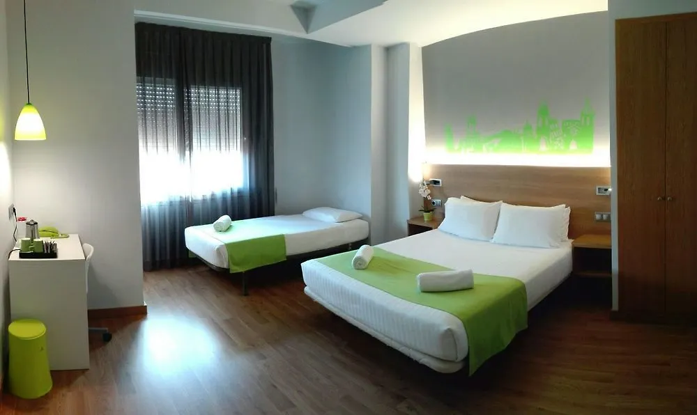 ** Hotel Bypillow Erba Girona Hiszpania
